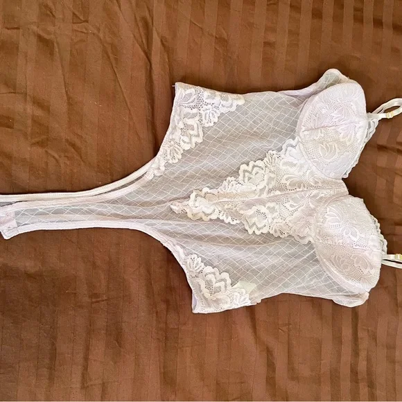 Forever 21 Sheer Lace Bodysuit
Pale Pink
Size M
Gently worn - Picture 3 of 5